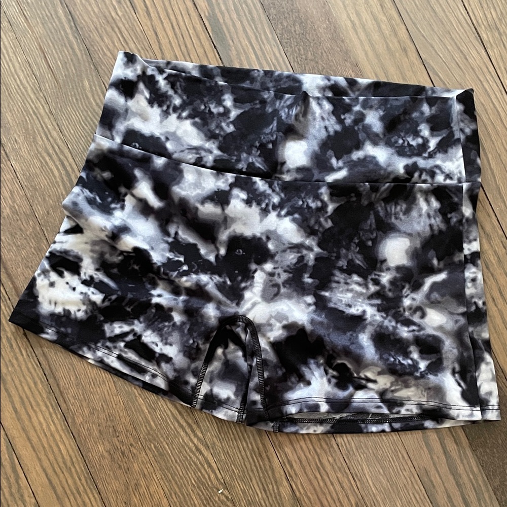 K-DEER Black and White Tie-Dye Bike Shorts